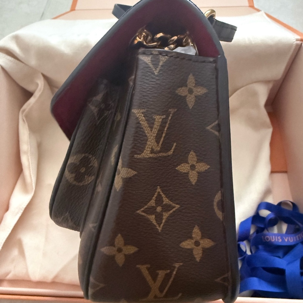 Louis Vuitton Passy handbag - Picture 8 of 17